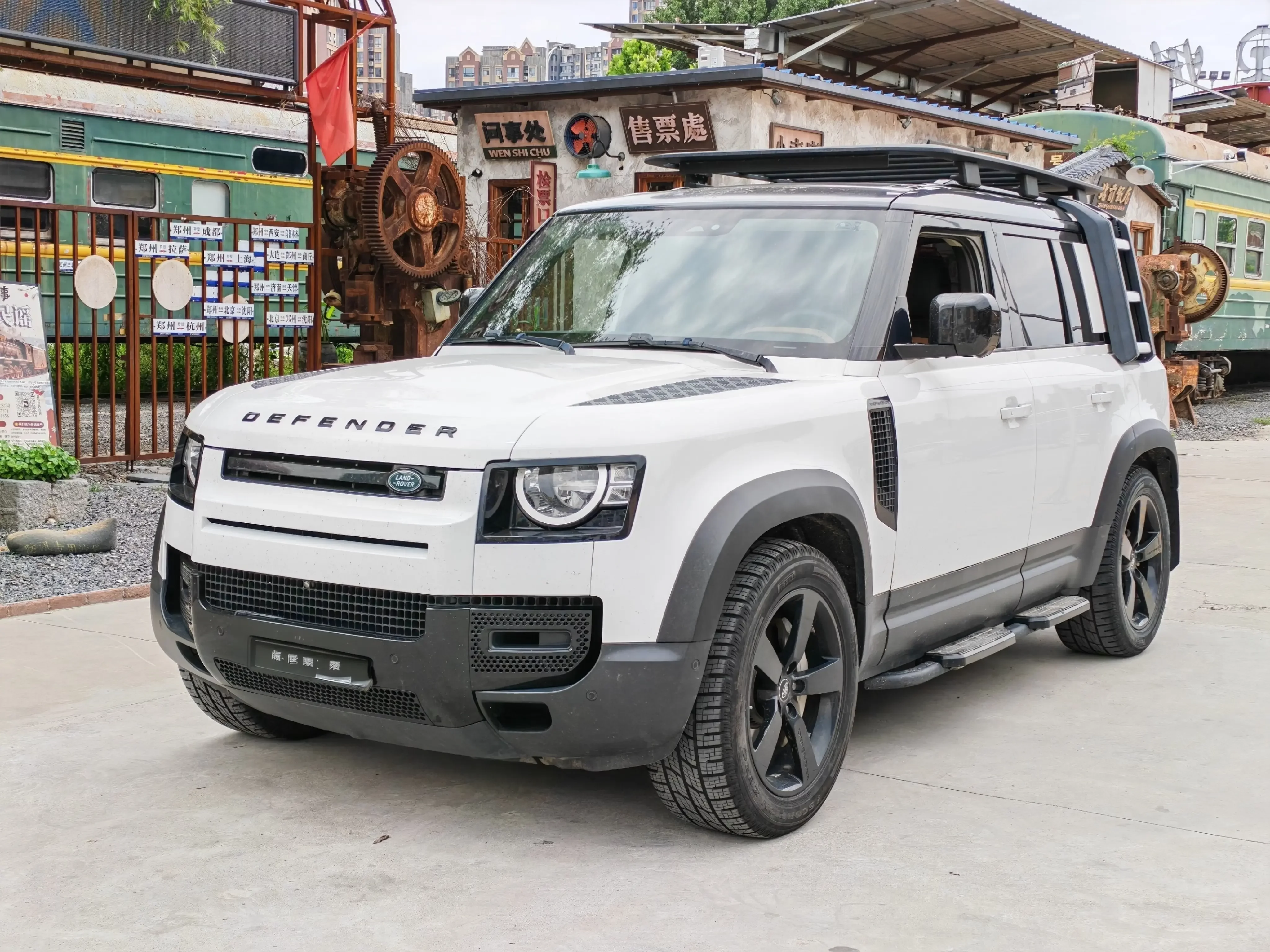 Land Rover guard