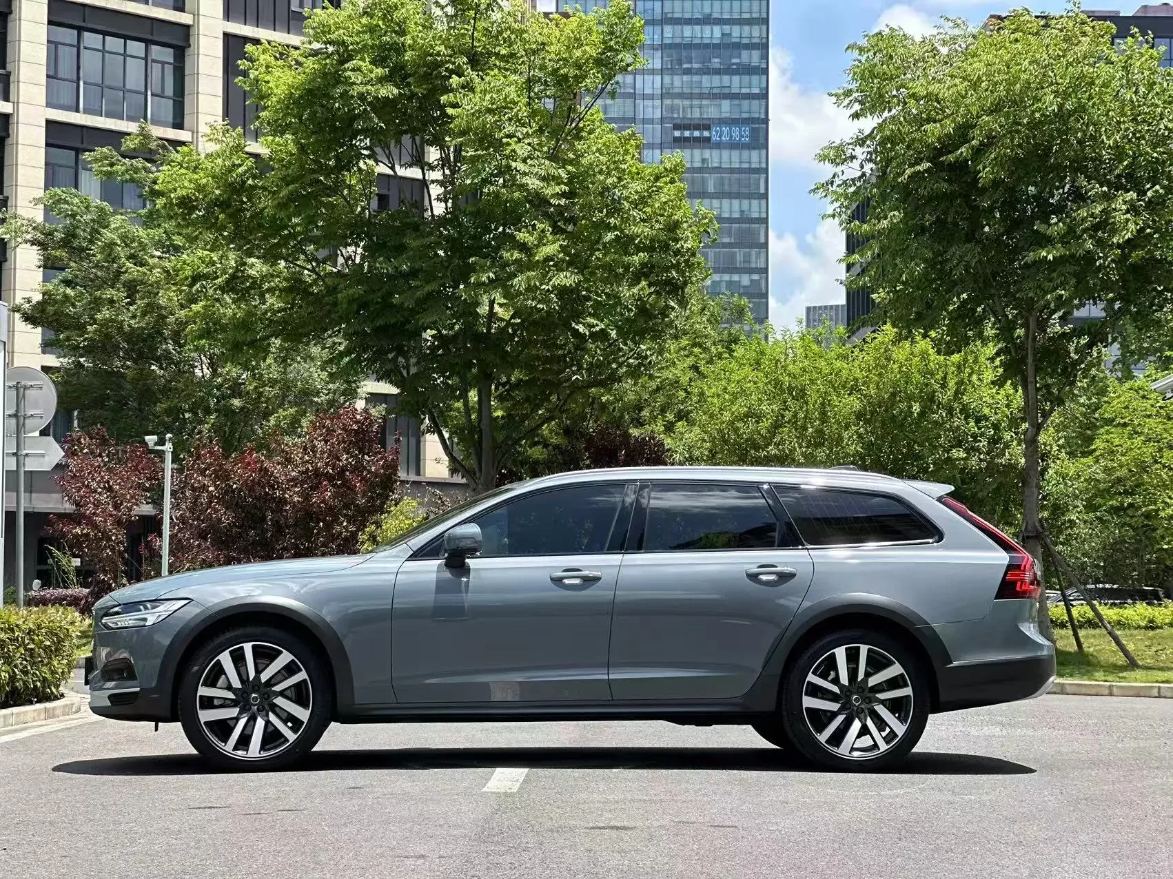 Volvo V90