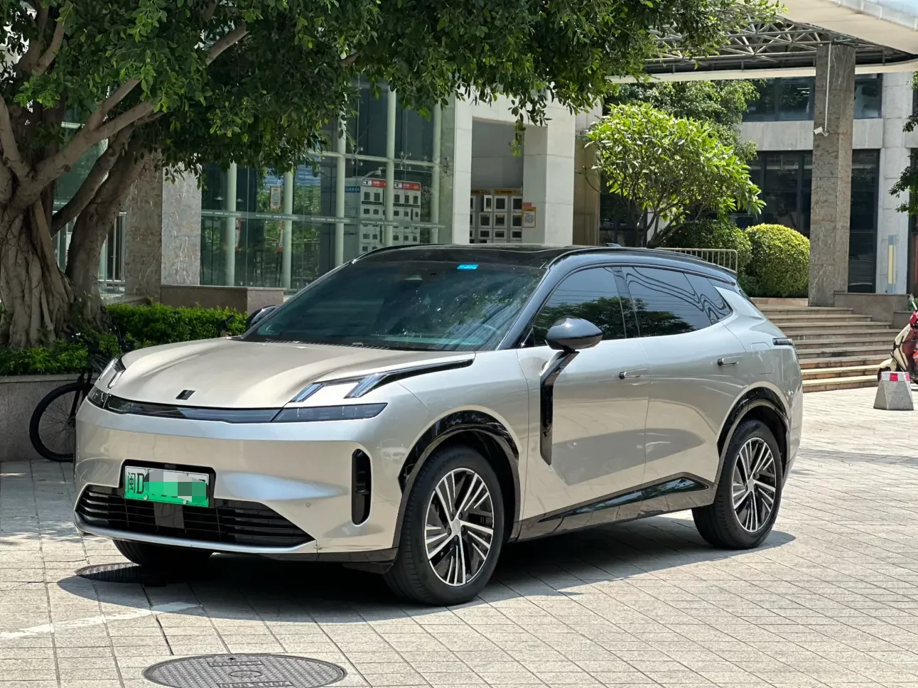Lynk & Co 08 EM-P