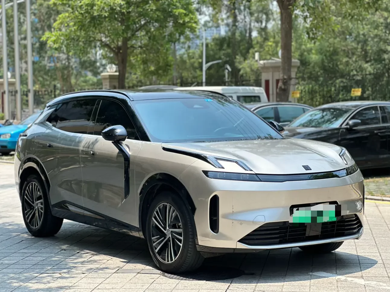 Lynk & Co 08 EM-P