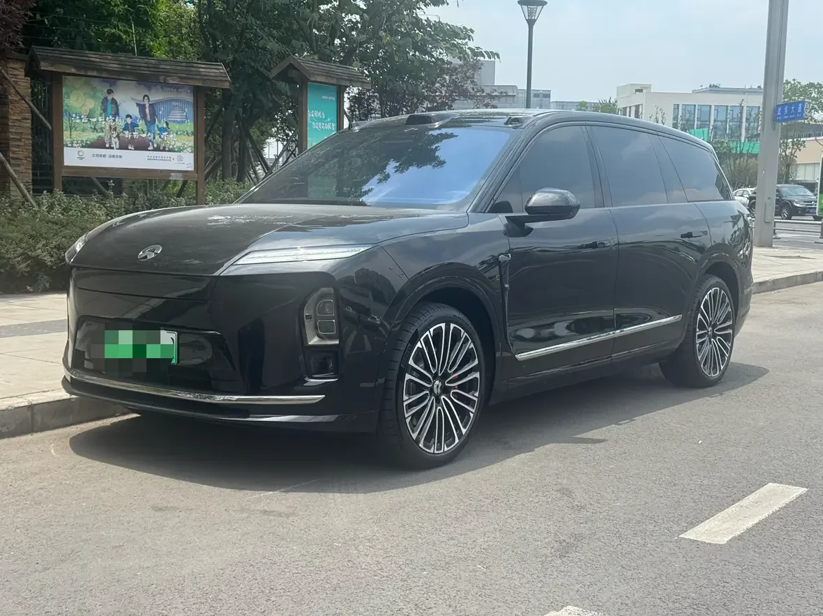NIO ES8