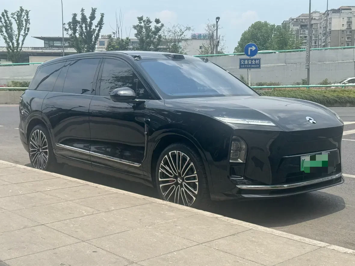 NIO ES8