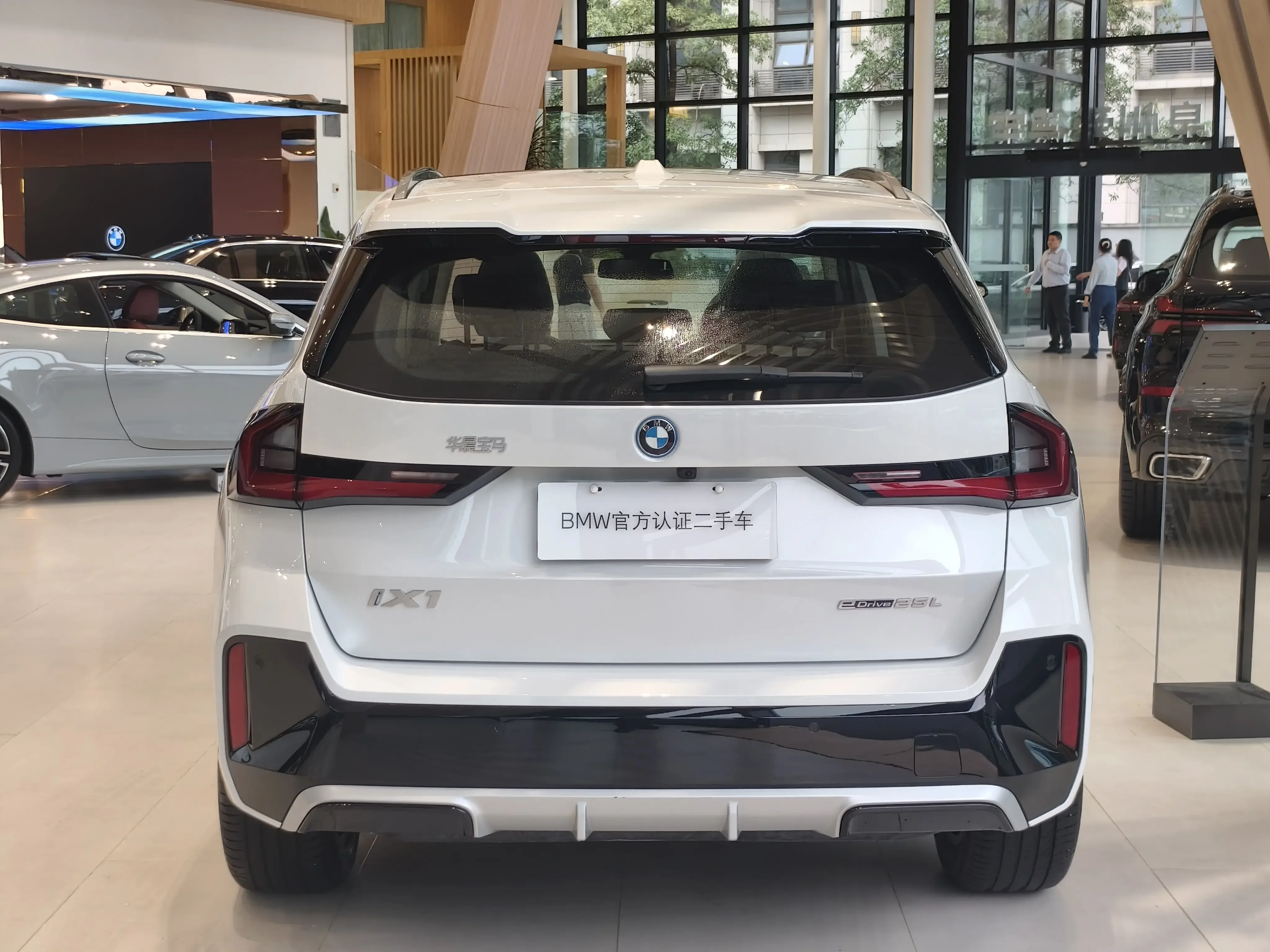 BMW iX1