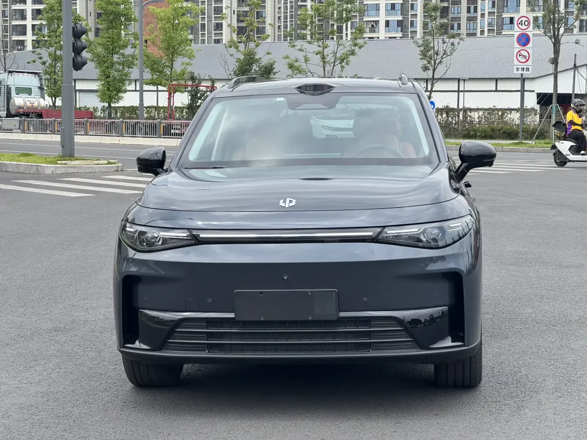 Leapmotor C16