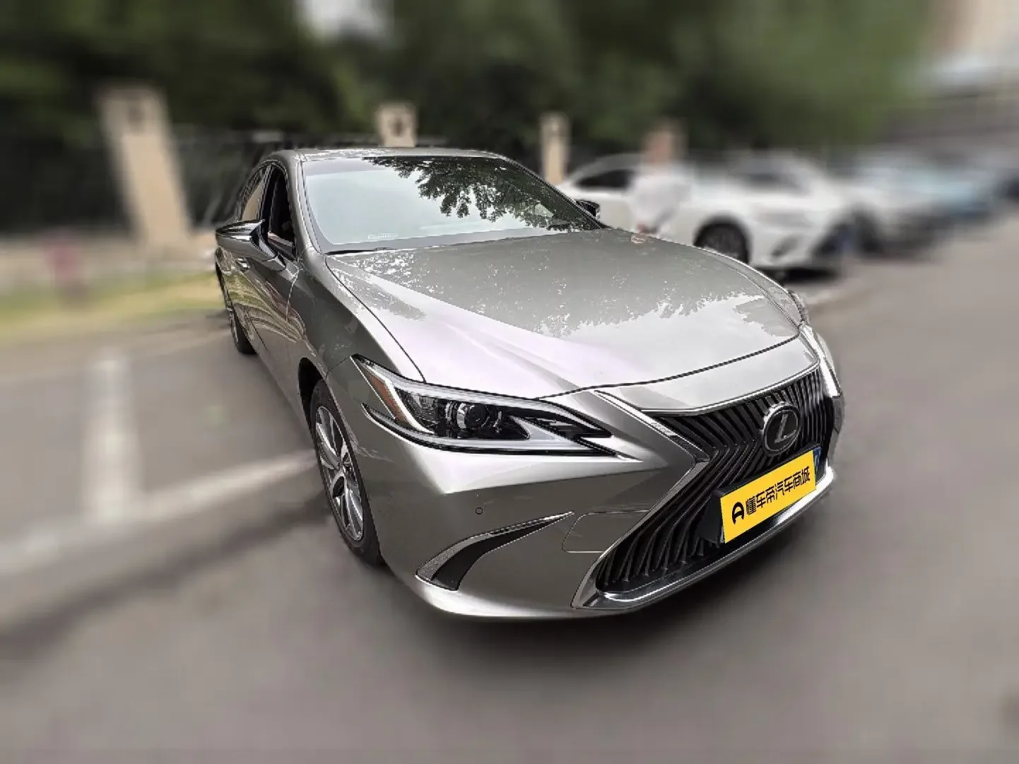 Lexus ES