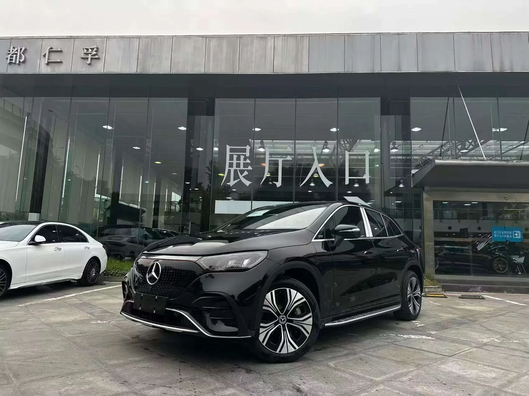 Mercedes-Benz EQE SUV
