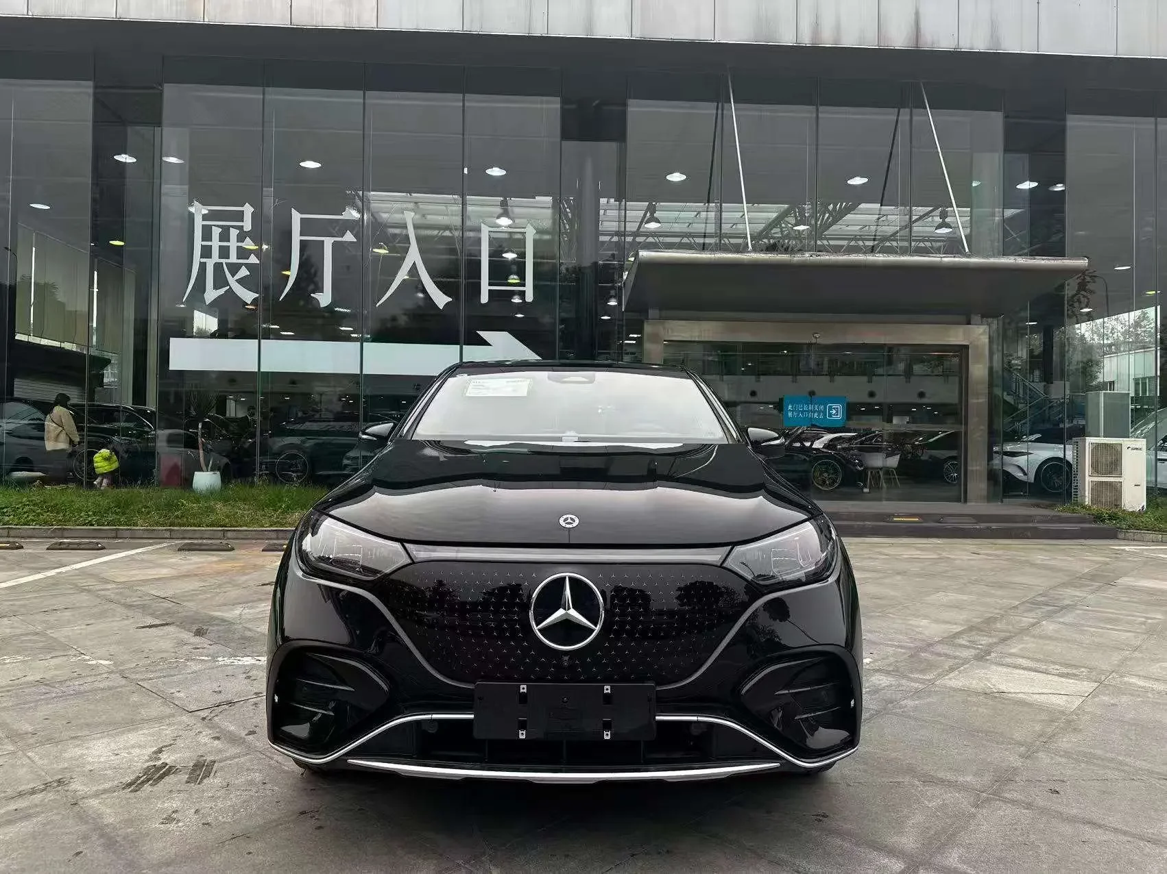 Mercedes-Benz EQE SUV