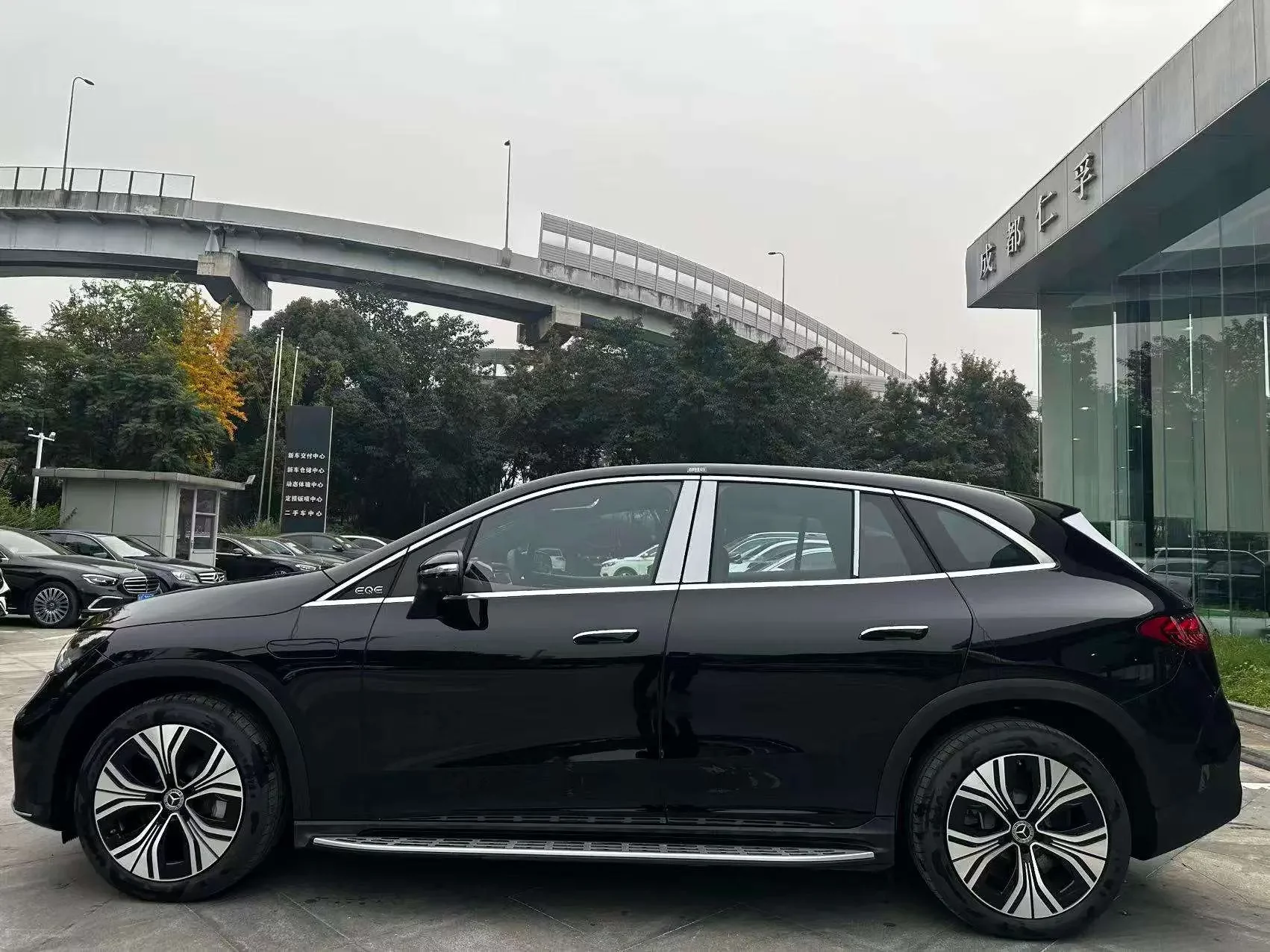Mercedes-Benz EQE SUV