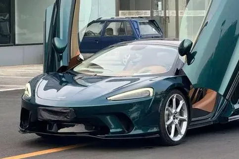 McLaren GT