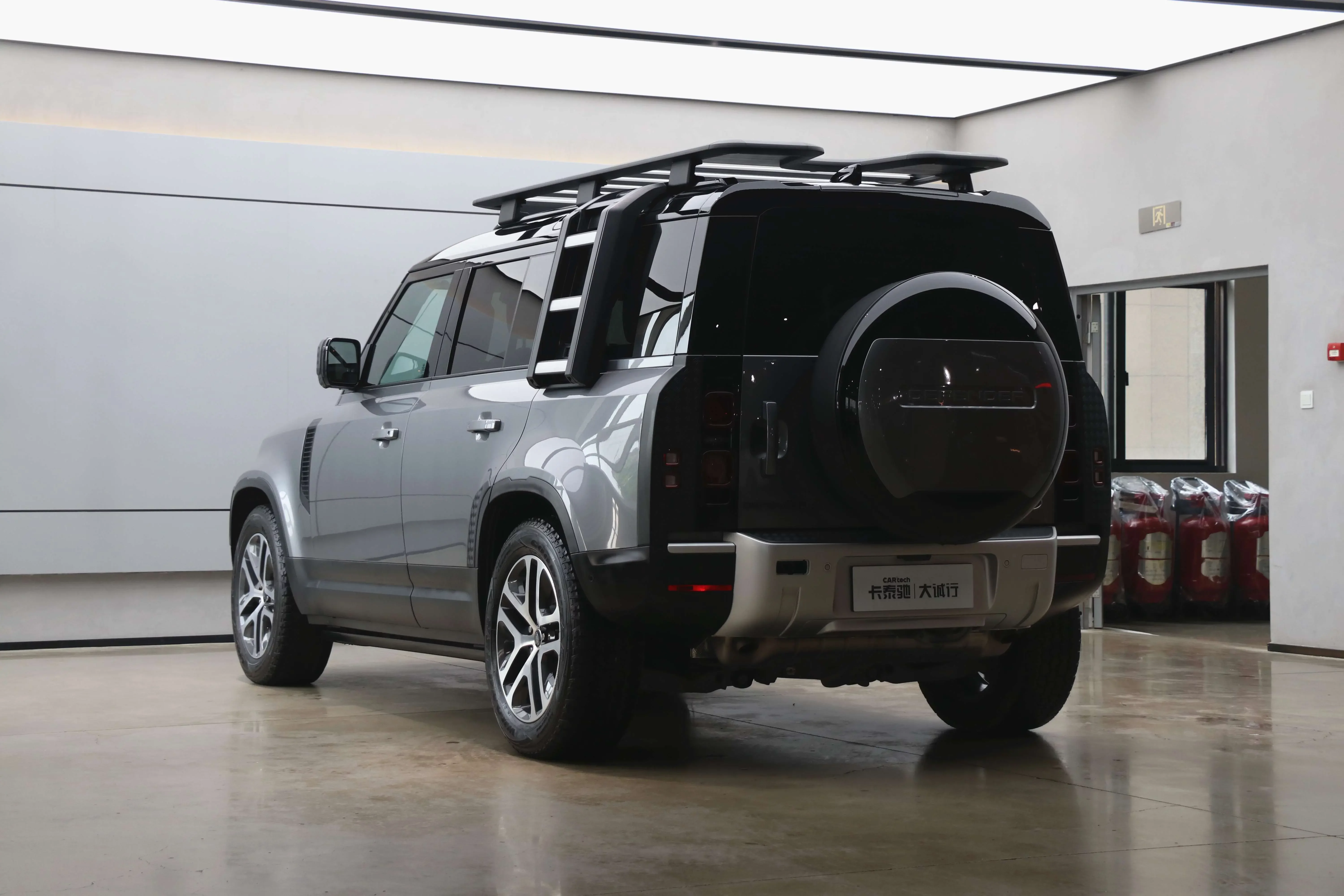 Land Rover guard