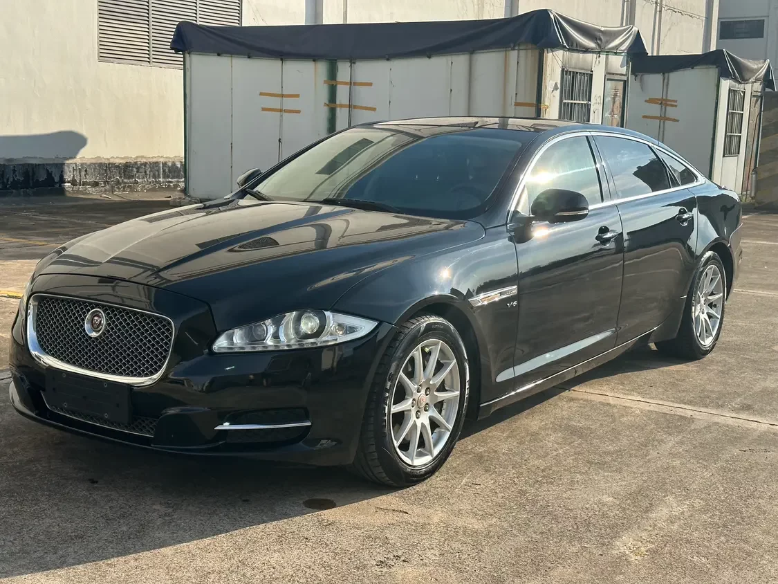 Jaguar XJ
