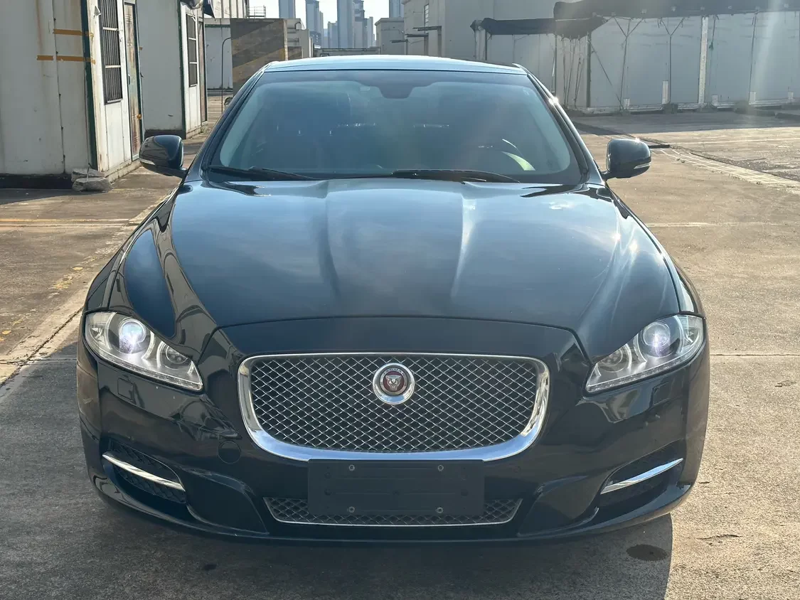 Jaguar XJ