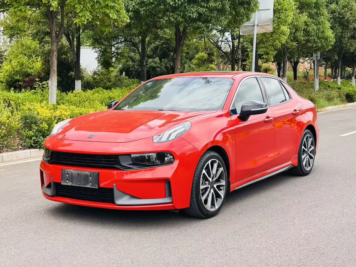 Lynk & Co 03