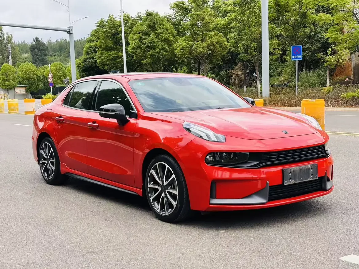 Lynk & Co 03