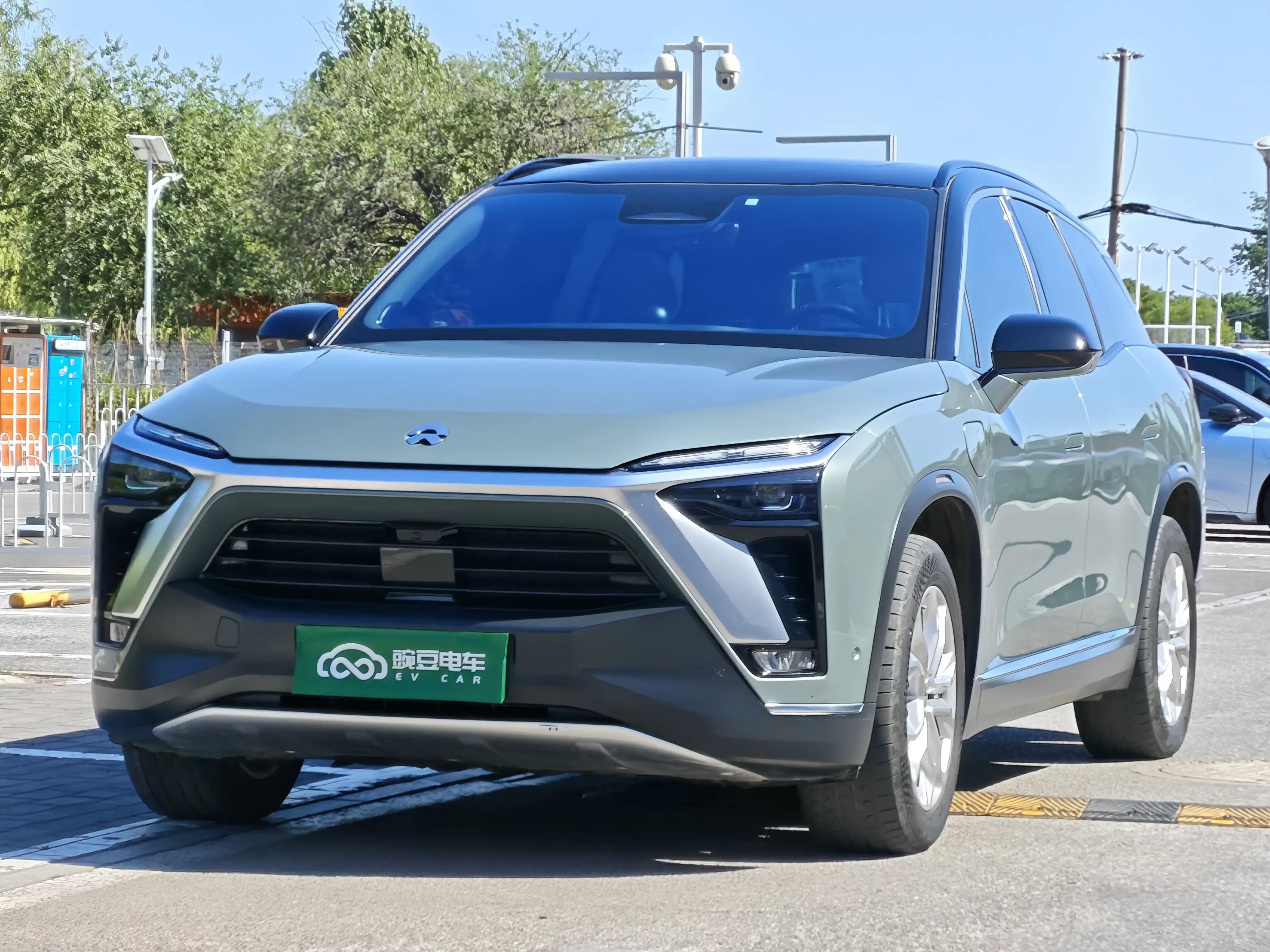 NIO ES8