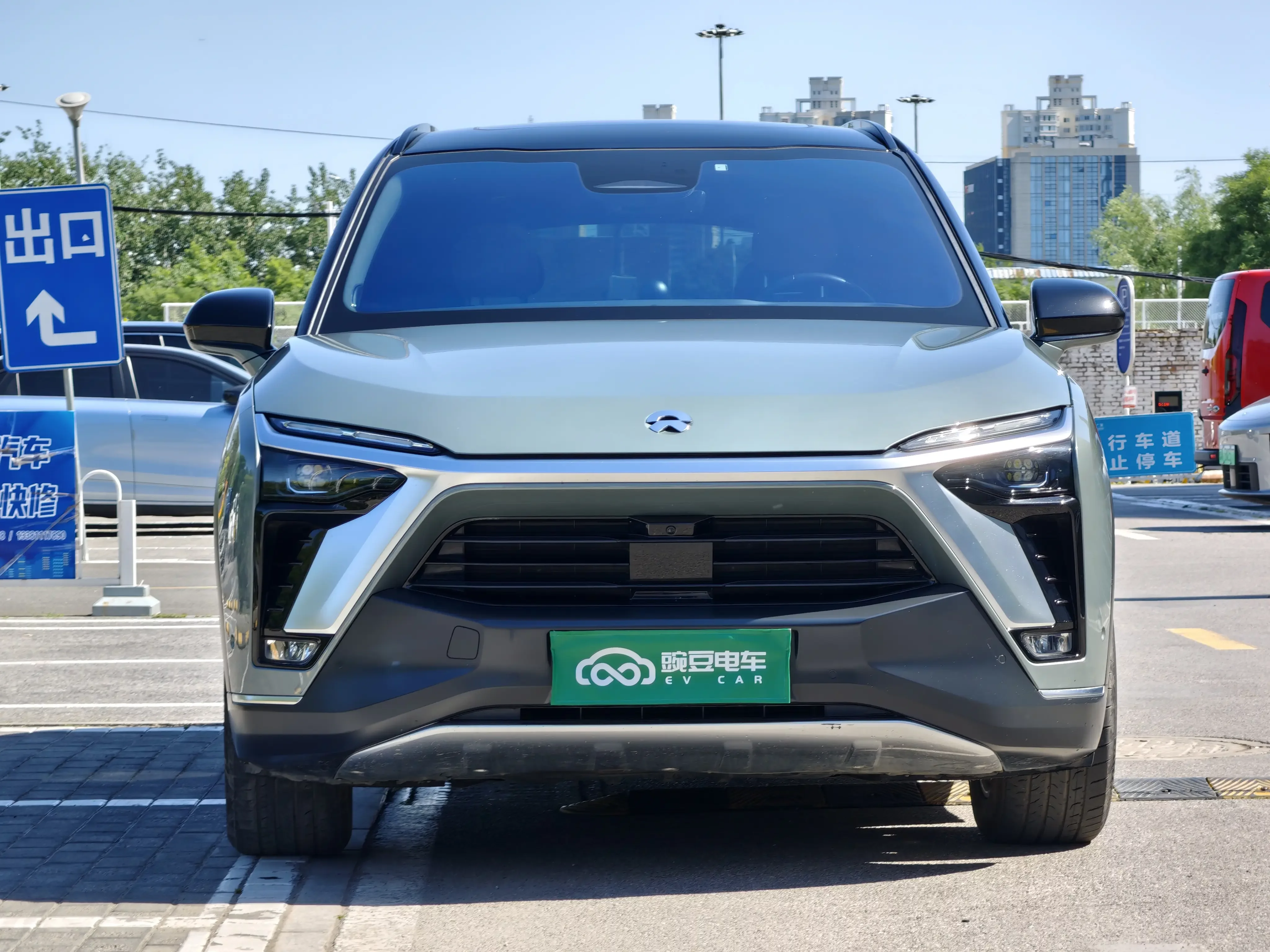NIO ES8
