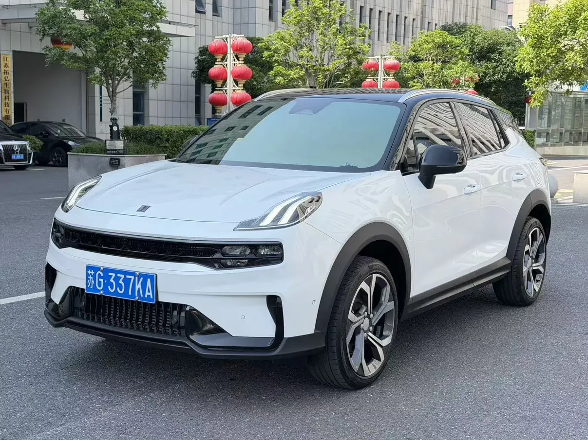 Lynk & Co 06