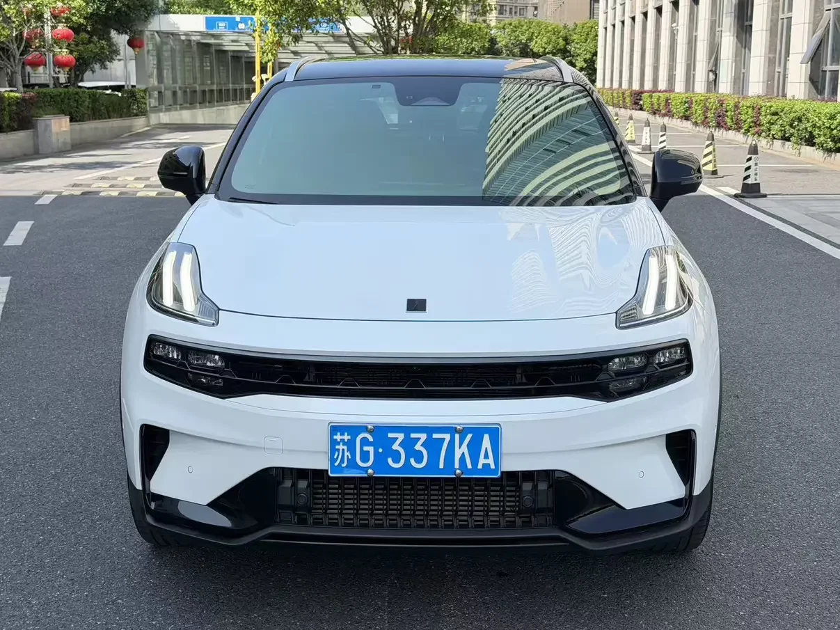 Lynk & Co 06