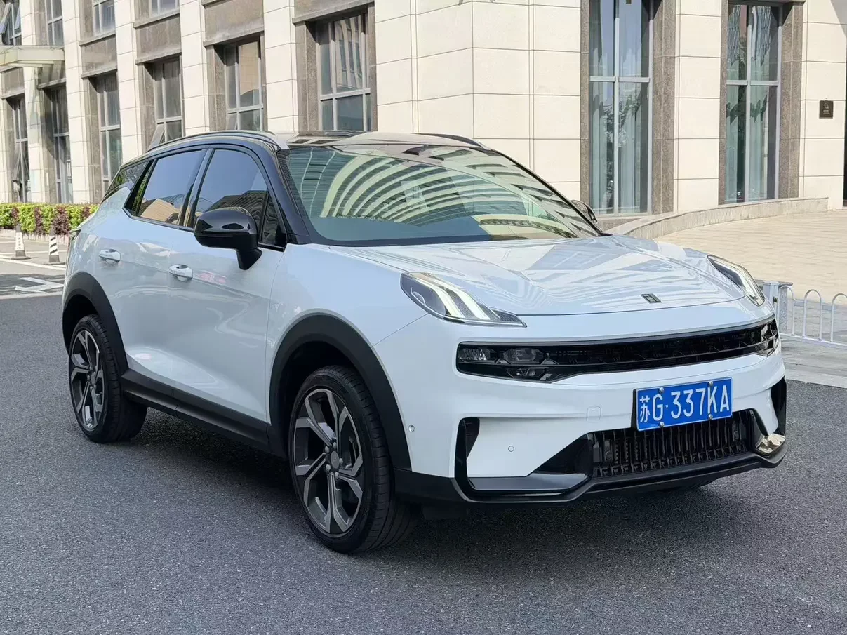 Lynk & Co 06