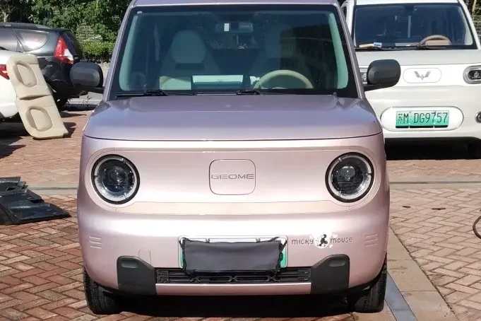 Geely panda