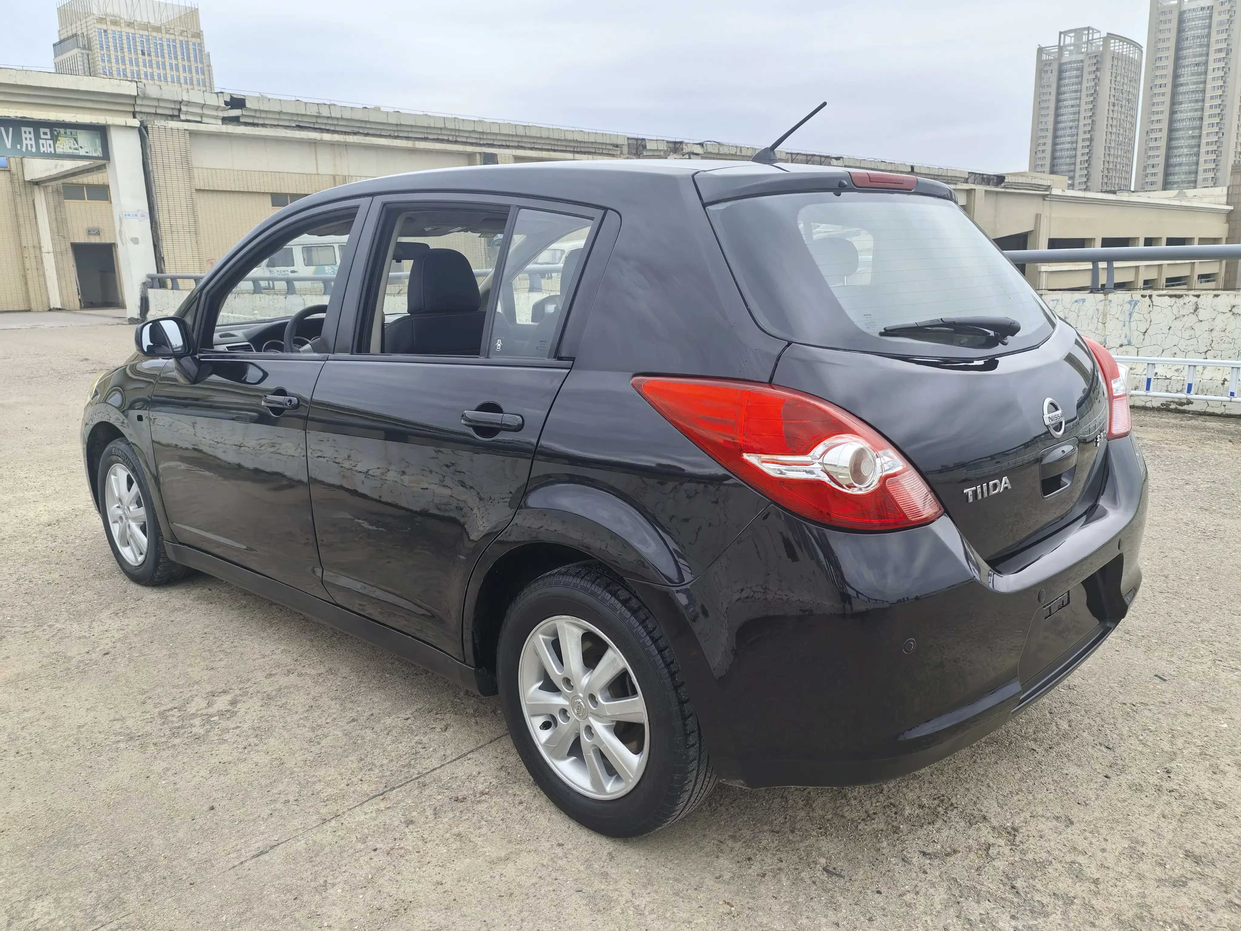 Nissan Tiida