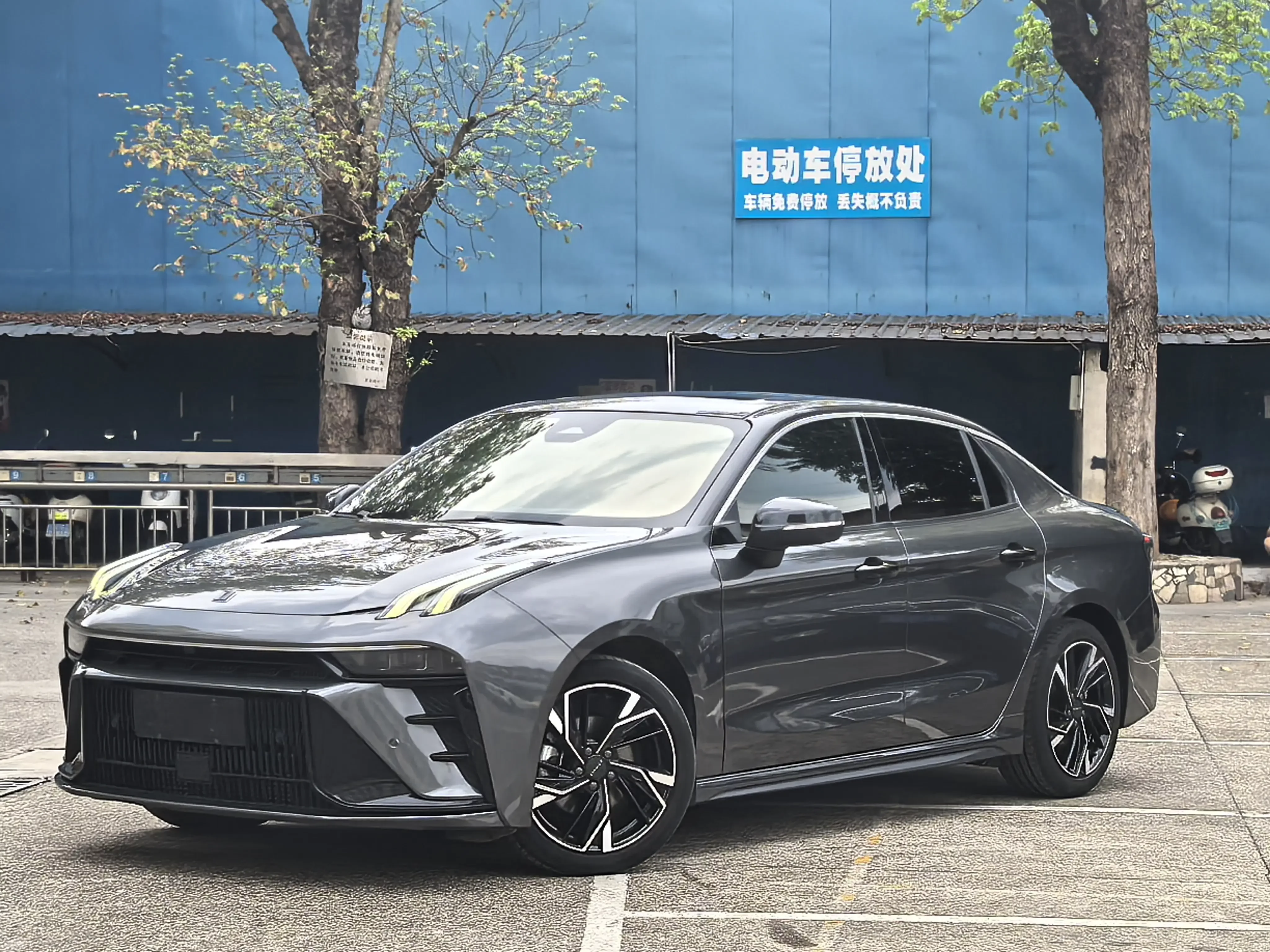 Lynk & Co 03
