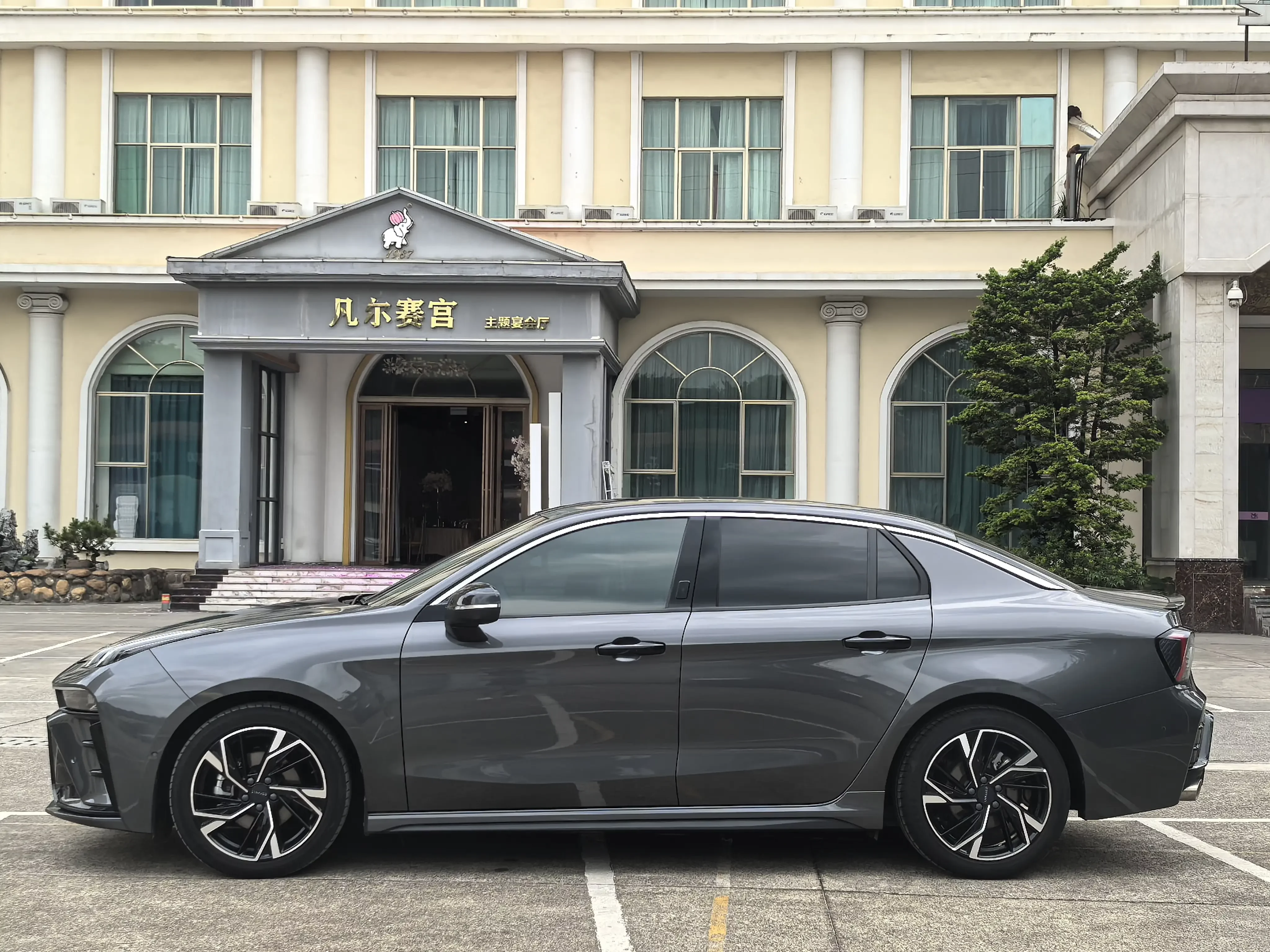 Lynk & Co 03