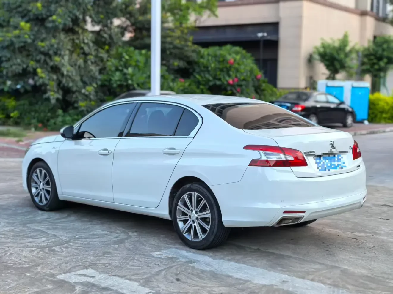 Peugeot 408