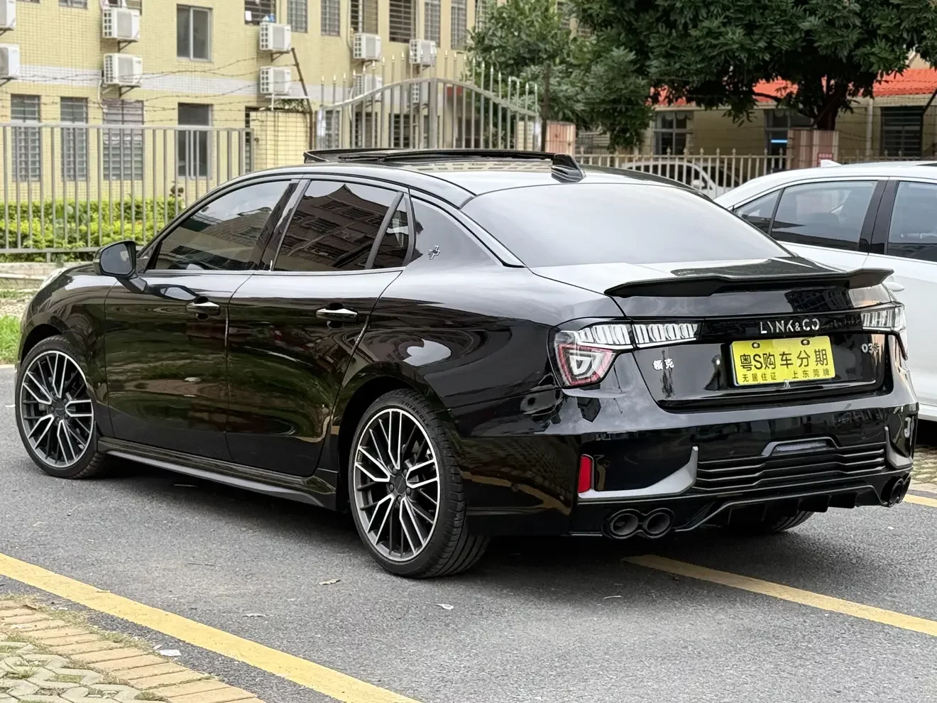 Lynk & Co 03