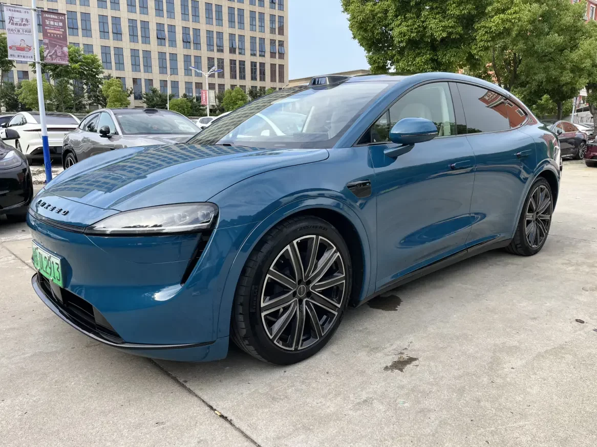 Luxeed Zhijie R7