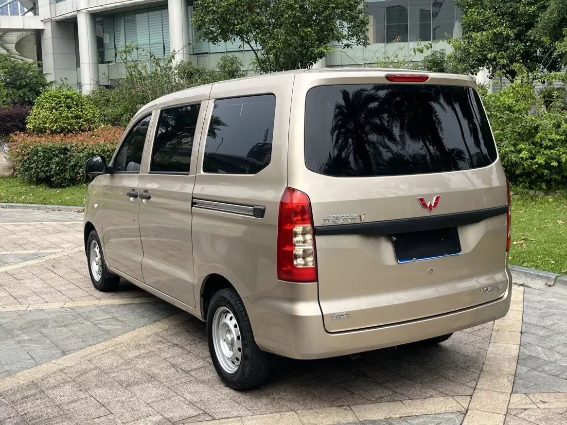 Wuling Hongguang V