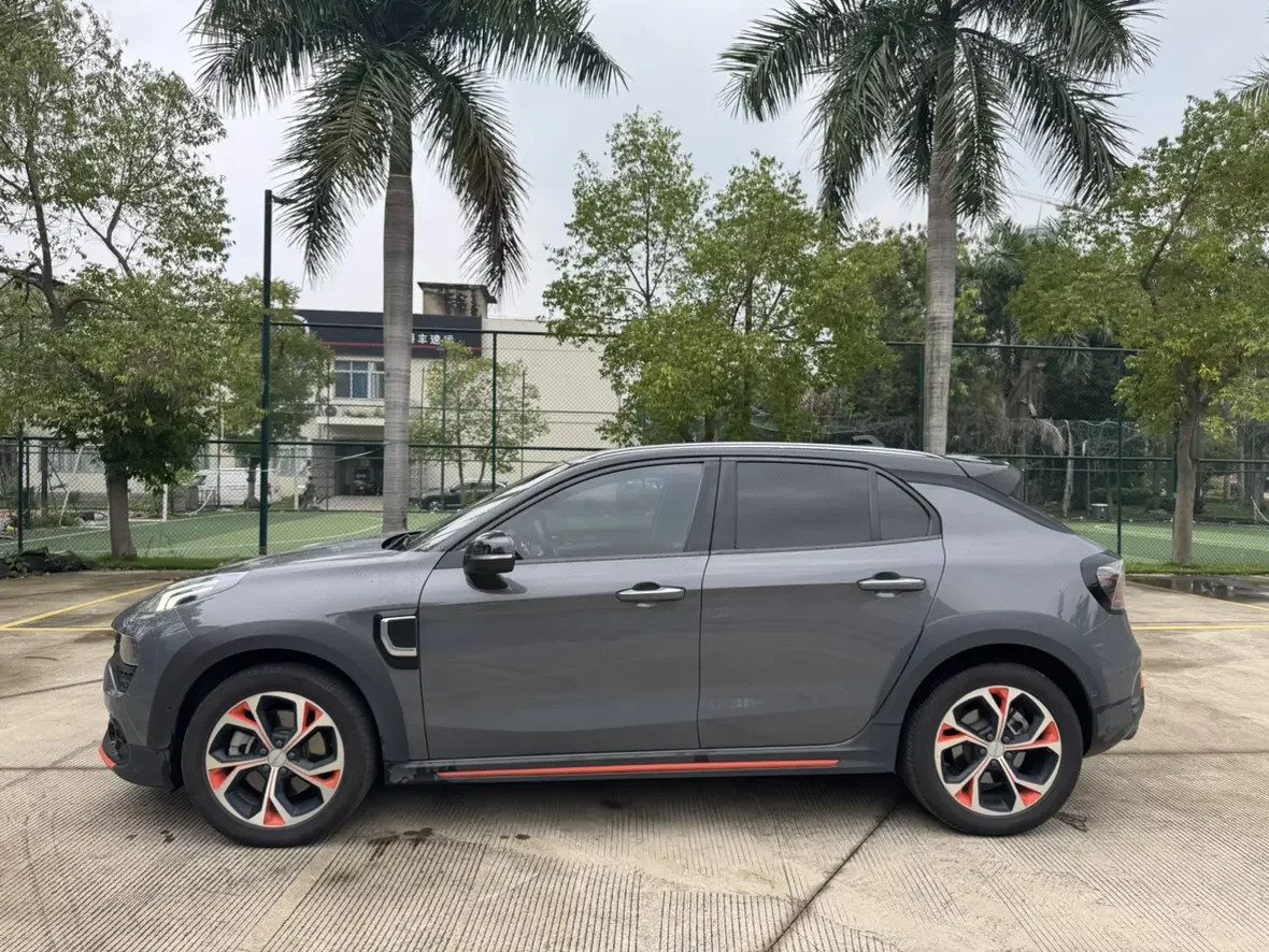 Lynk & Co 02 PHEV