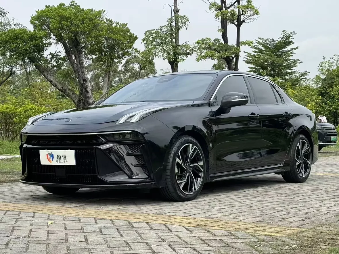 Lynk & Co 03