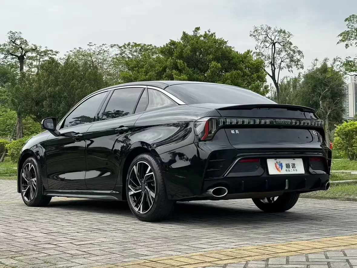 Lynk & Co 03