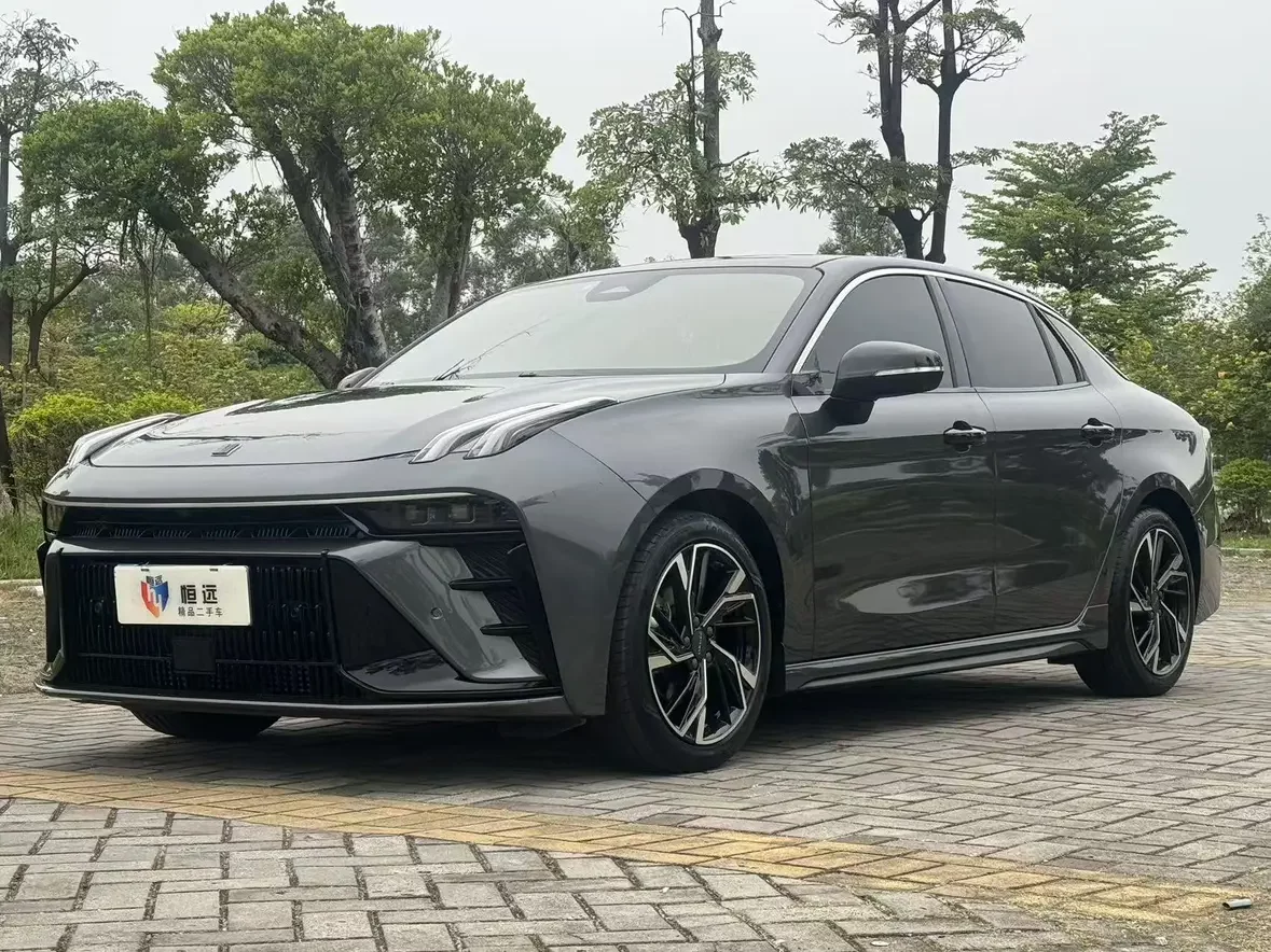 Lynk & Co 03