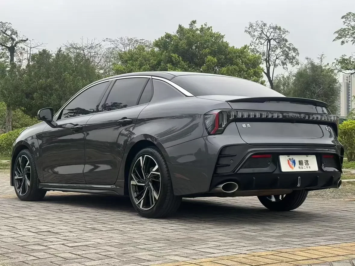 Lynk & Co 03