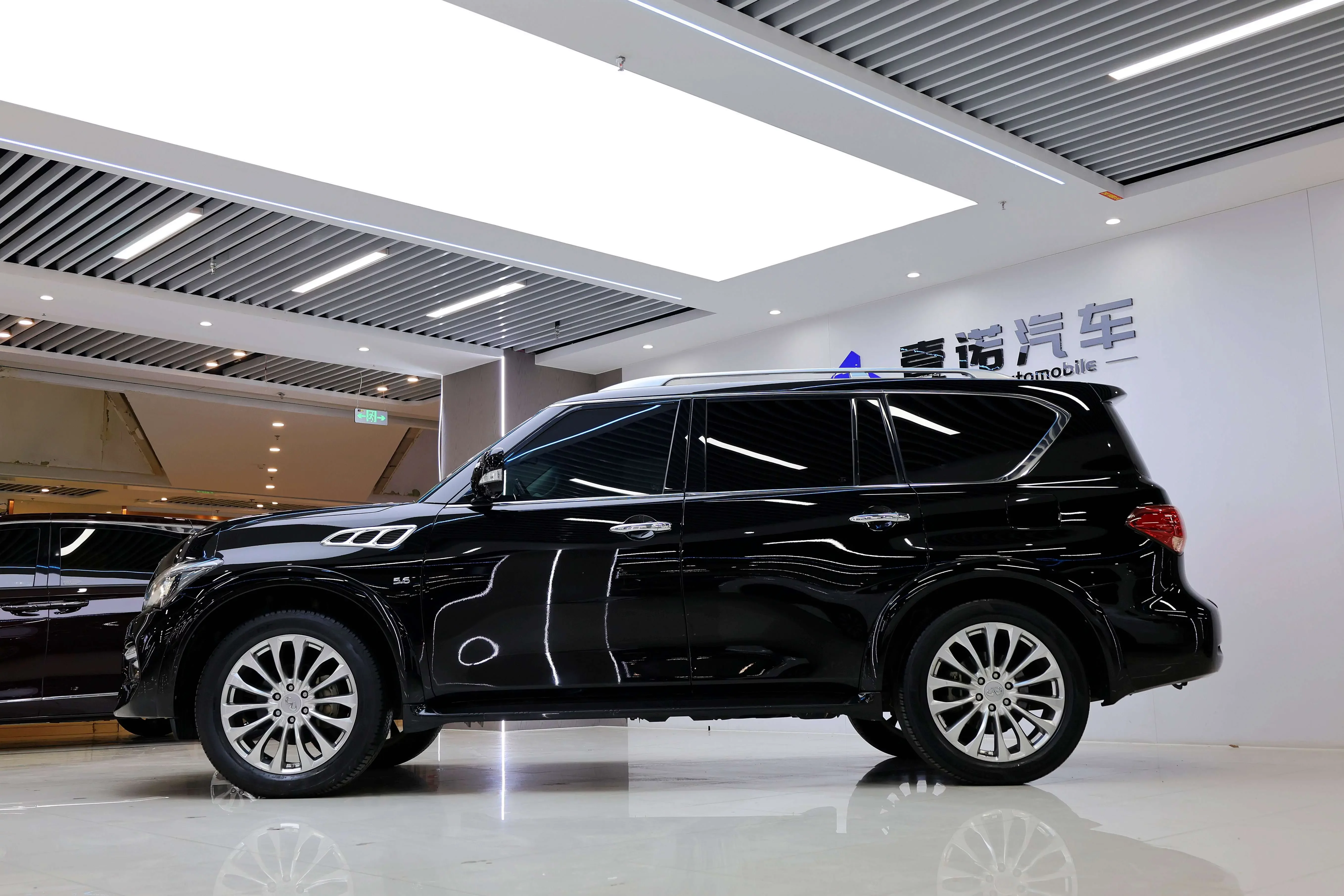 Infiniti QX80