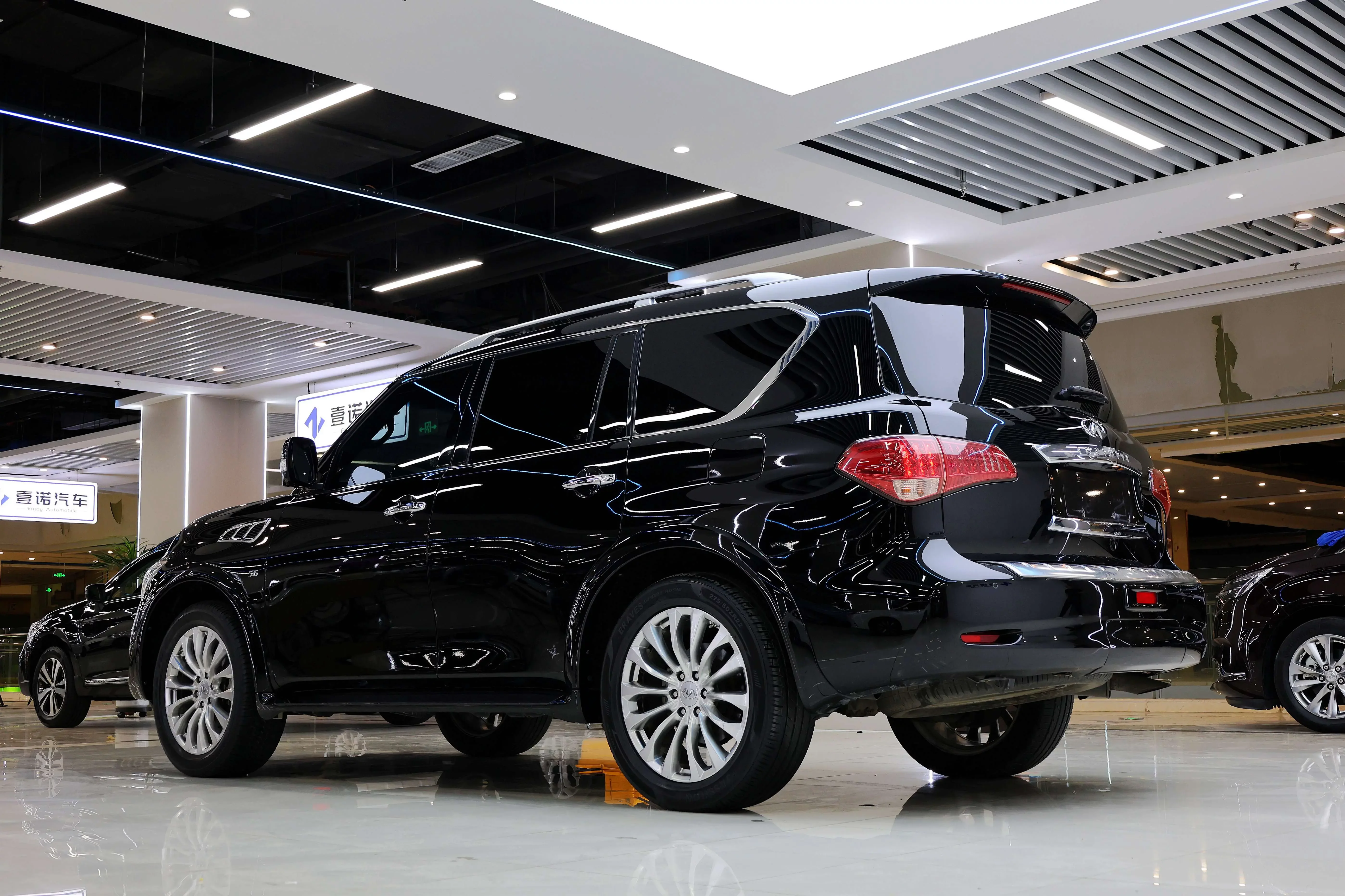 Infiniti QX80