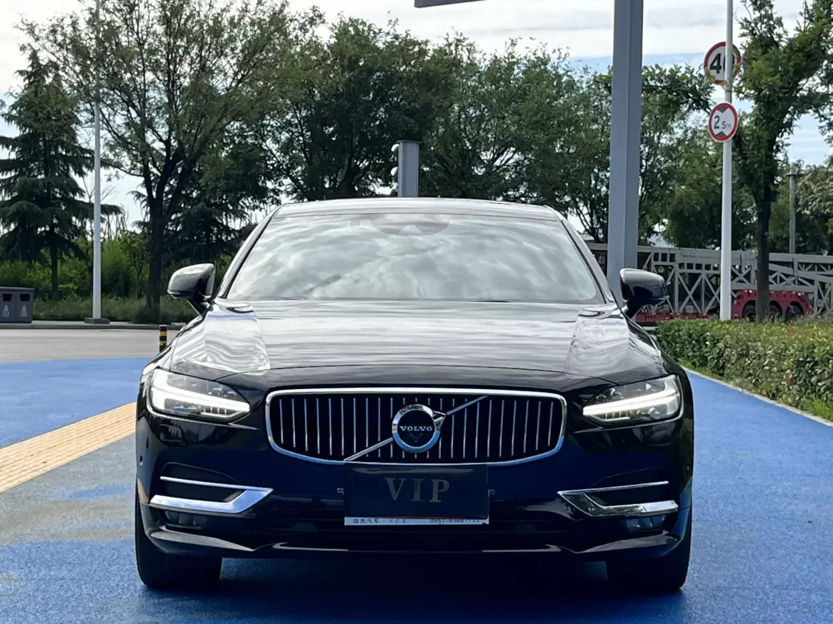 Volvo S90