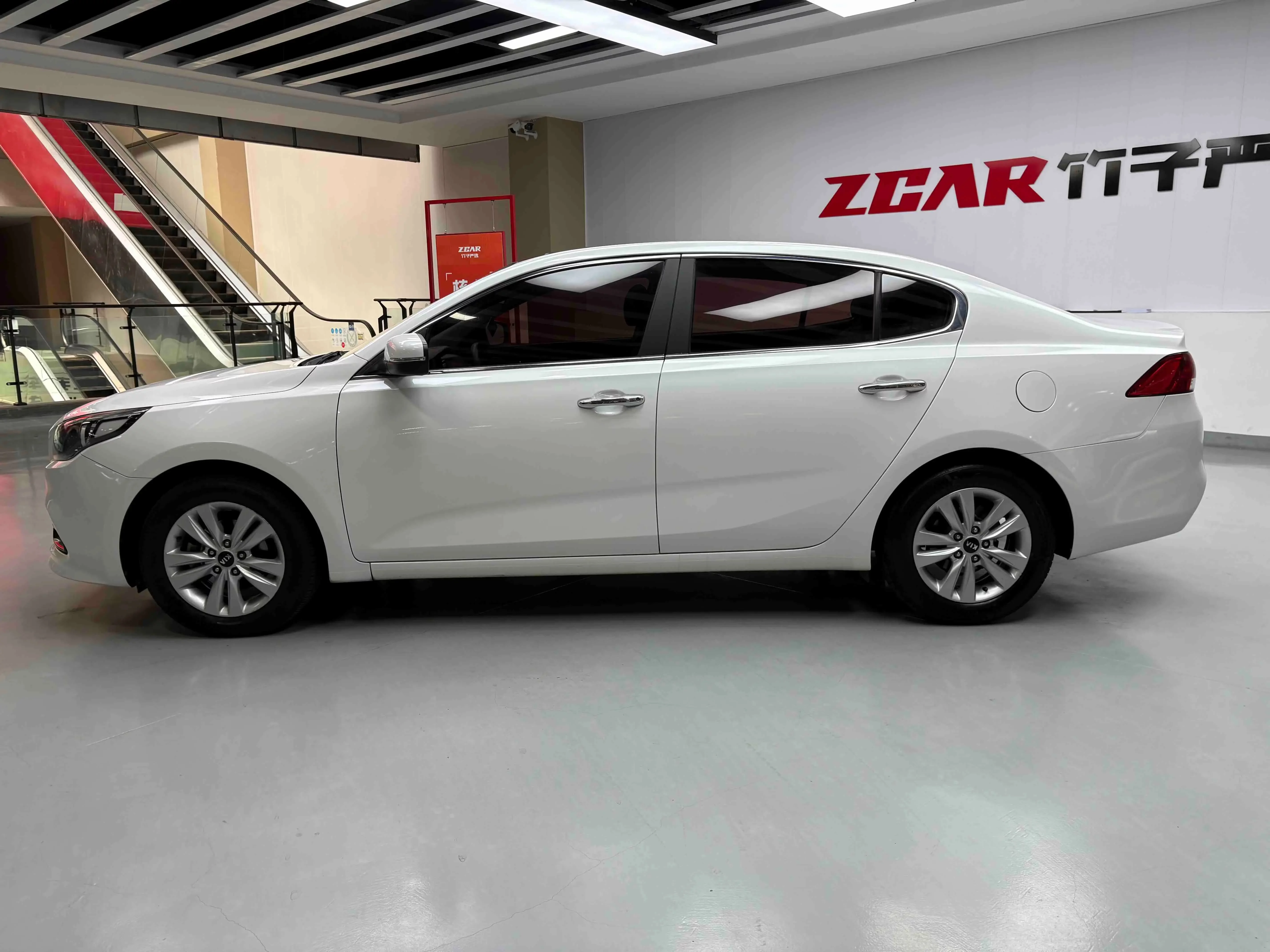 Kia K4