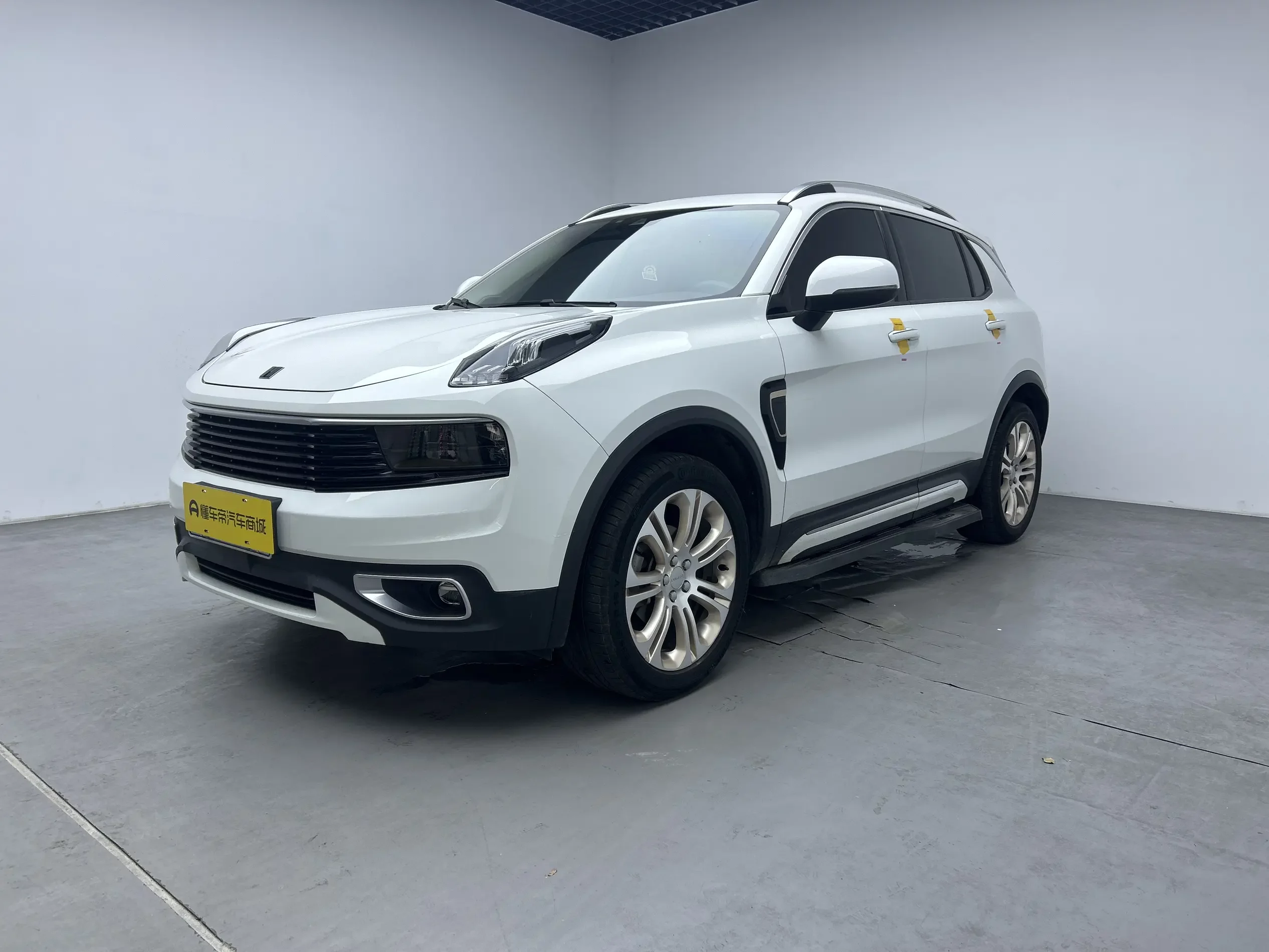 Lynk & Co 01