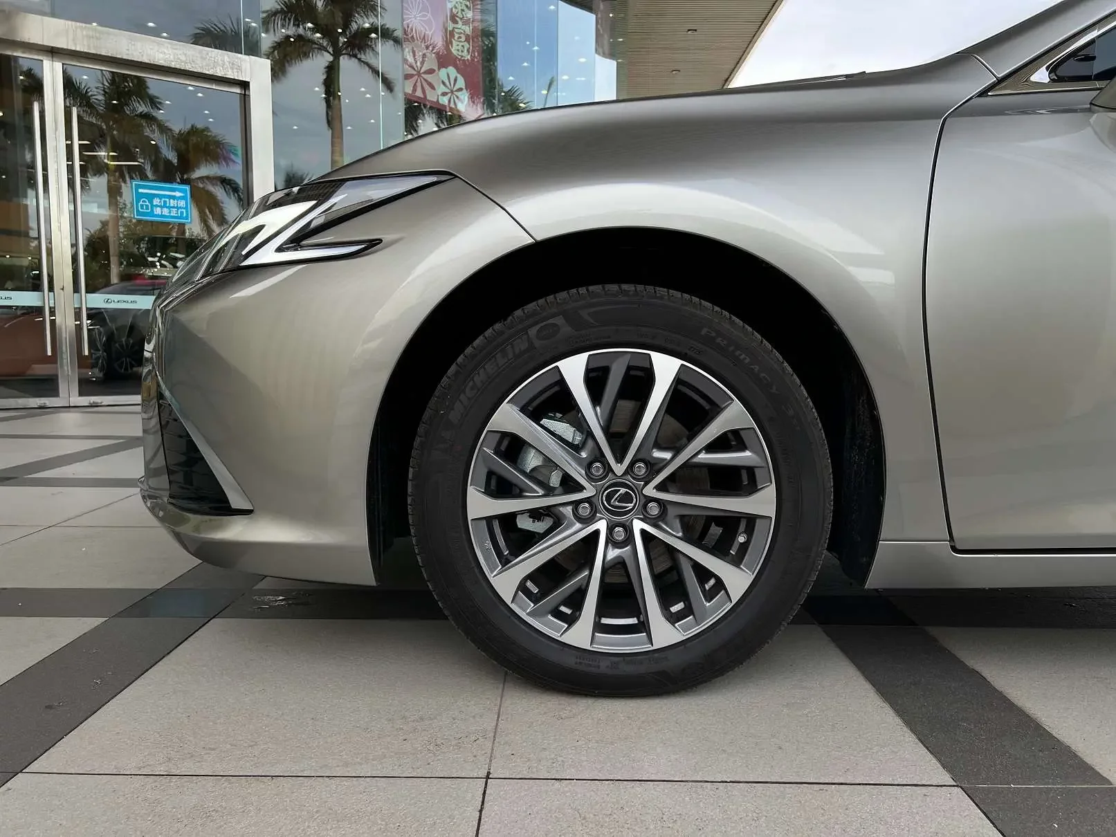 Lexus ES