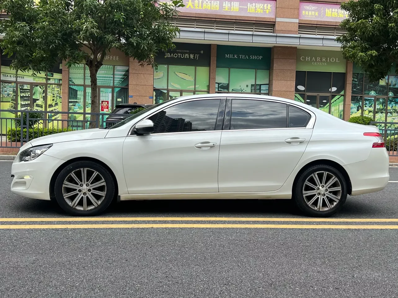 Peugeot 408