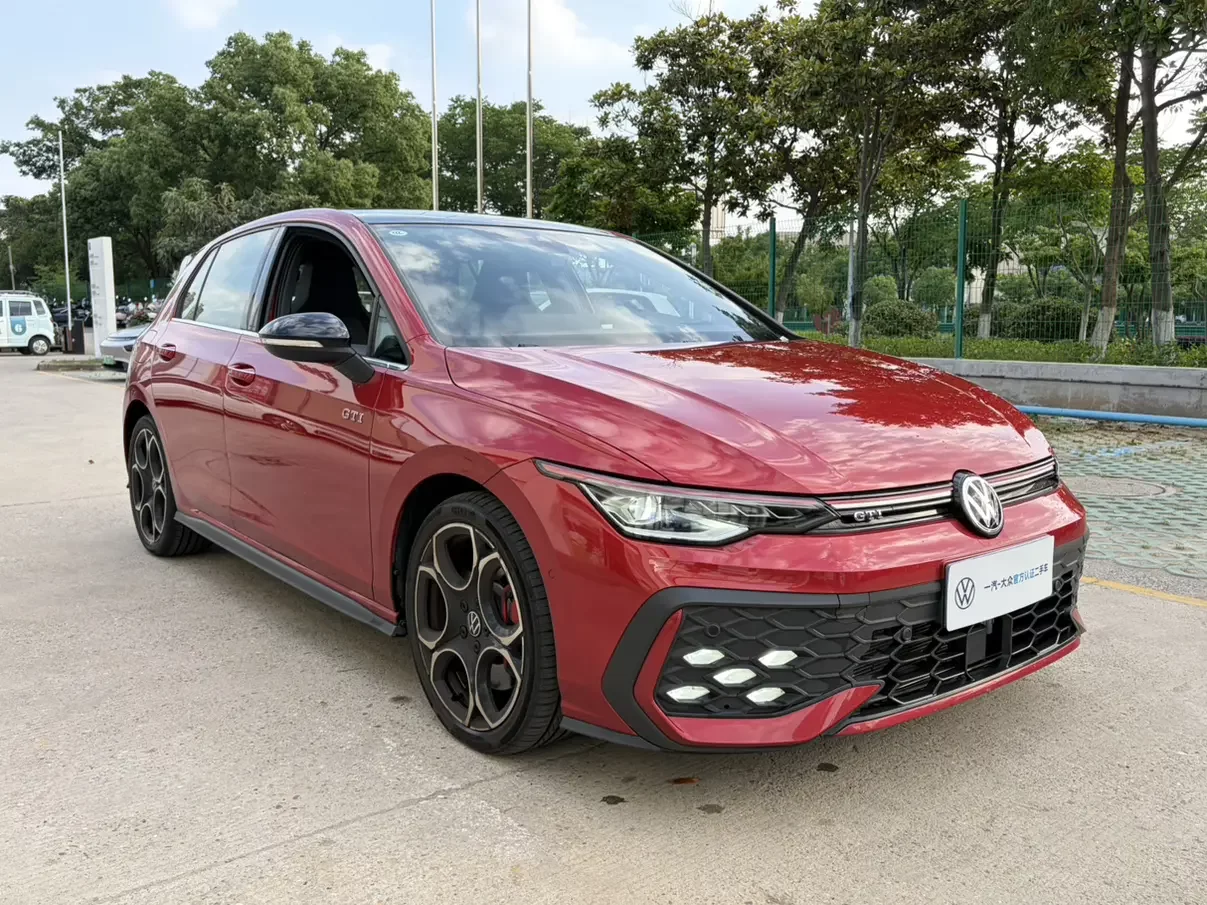 Volkswagen Golf GTI