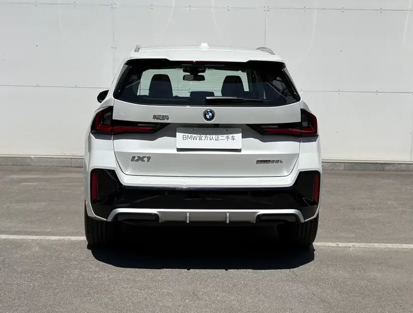 BMW iX1