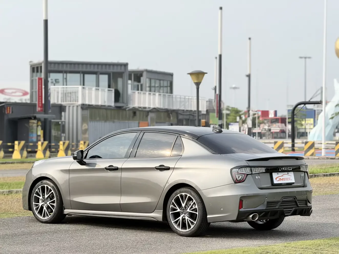 Lynk & Co 03