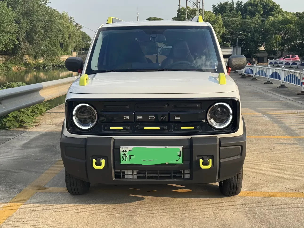 Geely panda