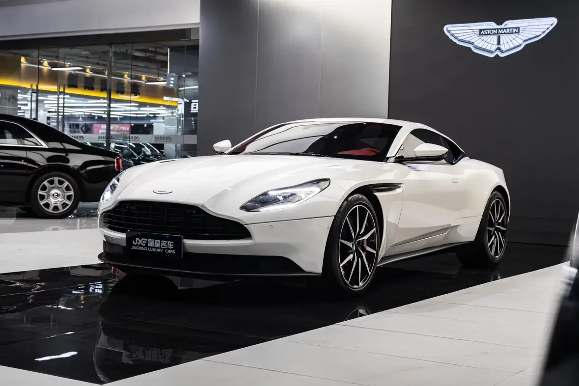 Aston Martin DB11