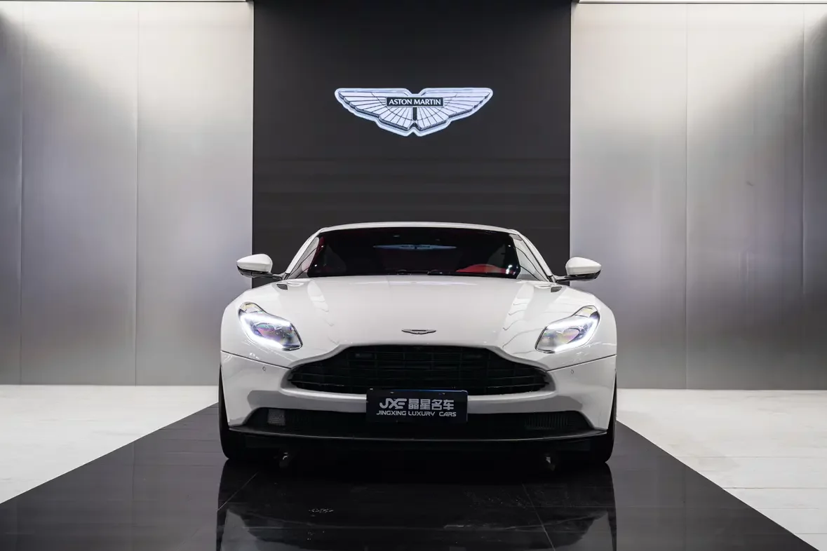 Aston Martin DB11