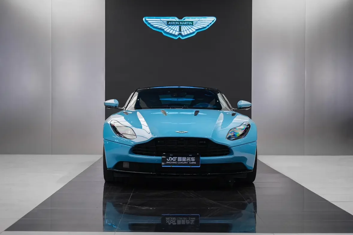 Aston Martin DB11